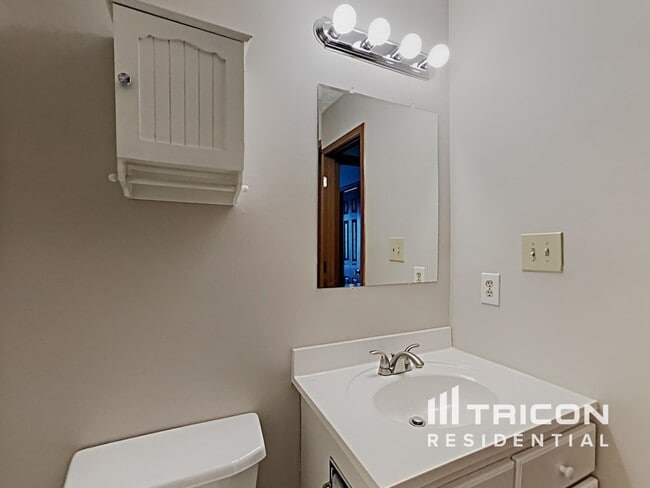 Building Photo - 1372 Evergreen Dr