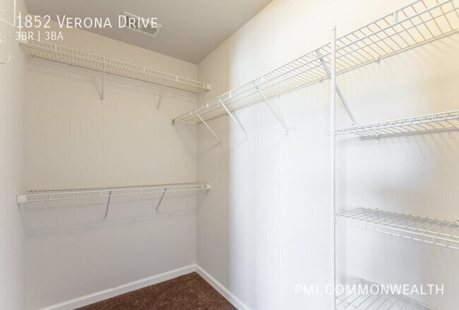 Building Photo - 1852 Verona Dr