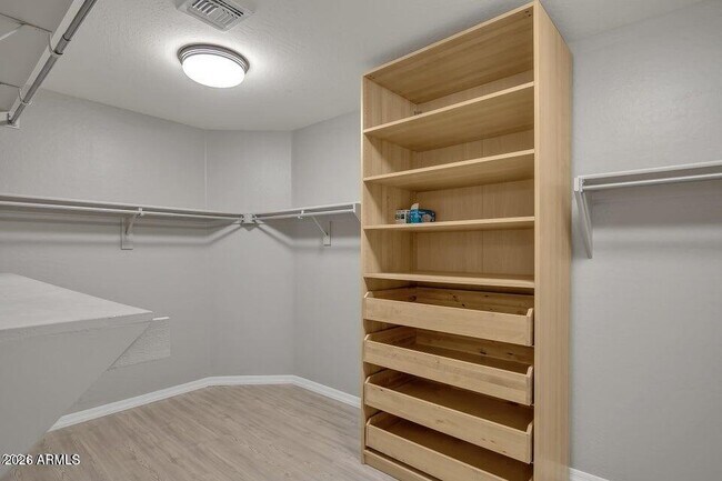 Building Photo - 2717 E Teakwood Pl