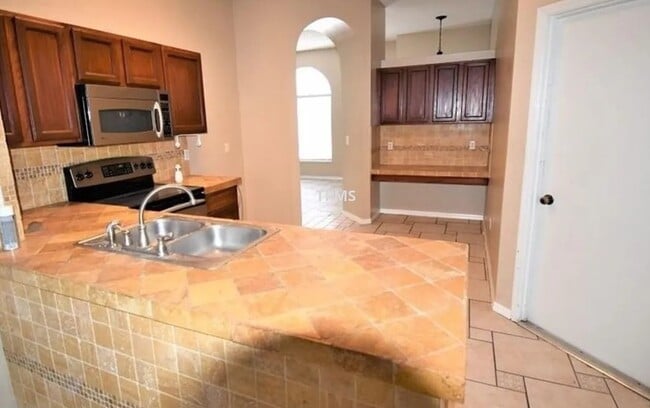 Building Photo - 12743 Woodbury Oaks Dr