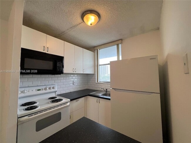 Building Photo - 1801 S Treasure Dr