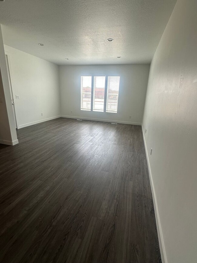 Building Photo - Gorgeous South Jordan Property!!!