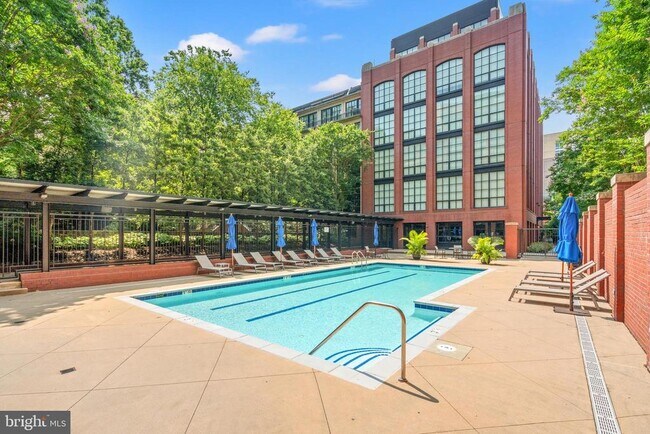 Building Photo - 1600 Clarendon Blvd