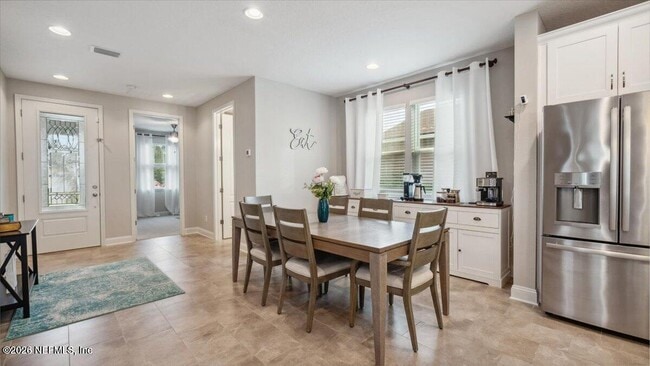Building Photo - 1120 Persimmon Dr
