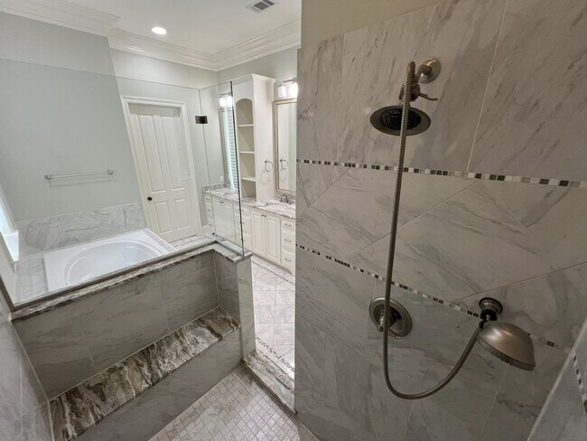 Building Photo - Stunning 4 bedroom, 3 bathroom 2 story hom...