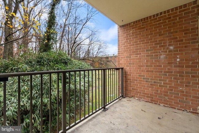 Building Photo - 876 College Pkwy