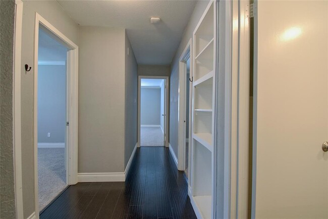 Building Photo - 8502 Danville Dr