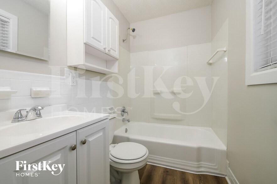 Building Photo - 8906 W 93rd St