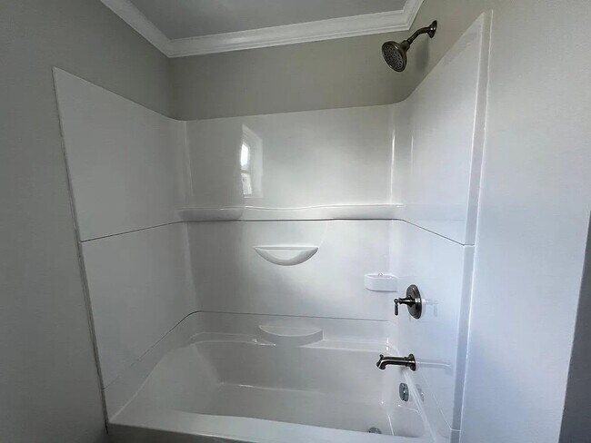 Building Photo - 20 Meadow St