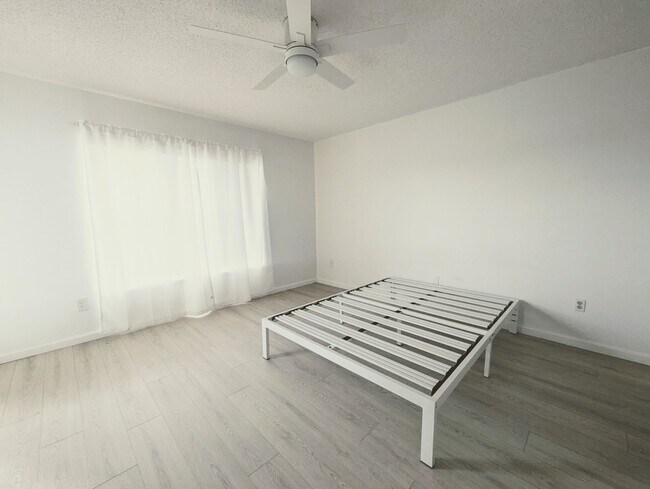 Building Photo - 896 N Federal Hwy