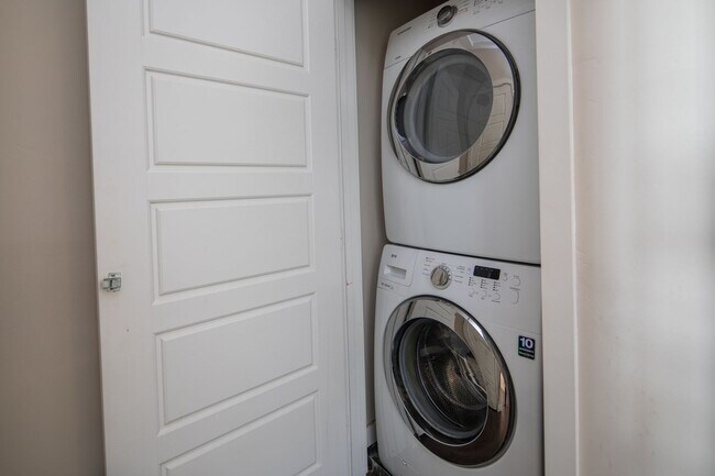 Building Photo - Resort Style 2BD Townhome in Origen at Civ...