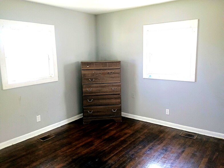 Building Photo - 1219 E Cherry St