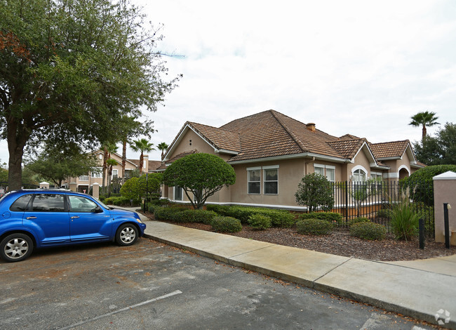 Building Photo - Villas At Cross Creek