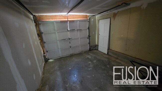 Building Photo - 446 Colchester Ave