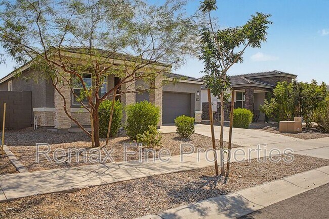 Building Photo - 15543 W Desert Hollow Dr
