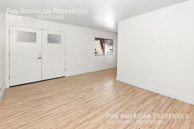 Building Photo - 5136 E Livingston Dr