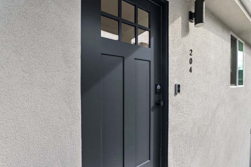 Building Photo - 232 N Hollywood Way