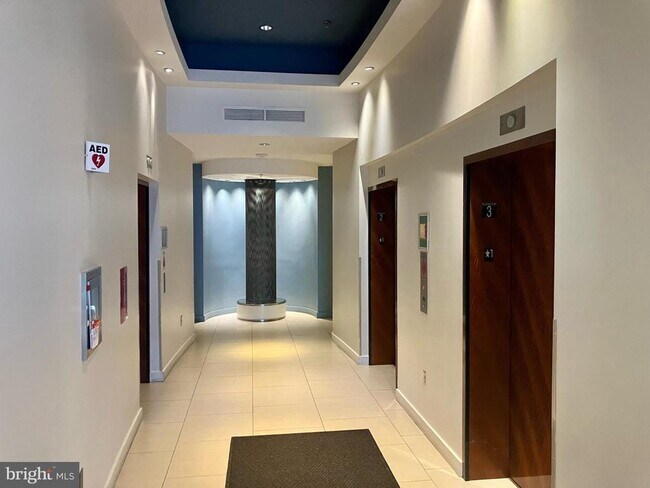 Building Photo - 5750 Bou Ave