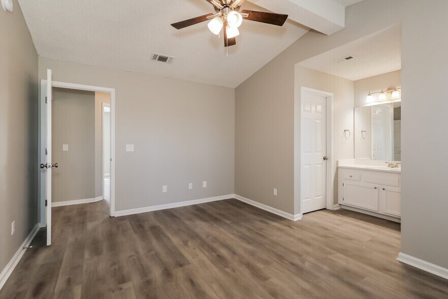 Building Photo - 3547 Barbizon Ct