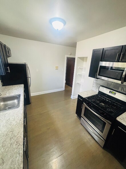 Building Photo - 6 W 111th Pl