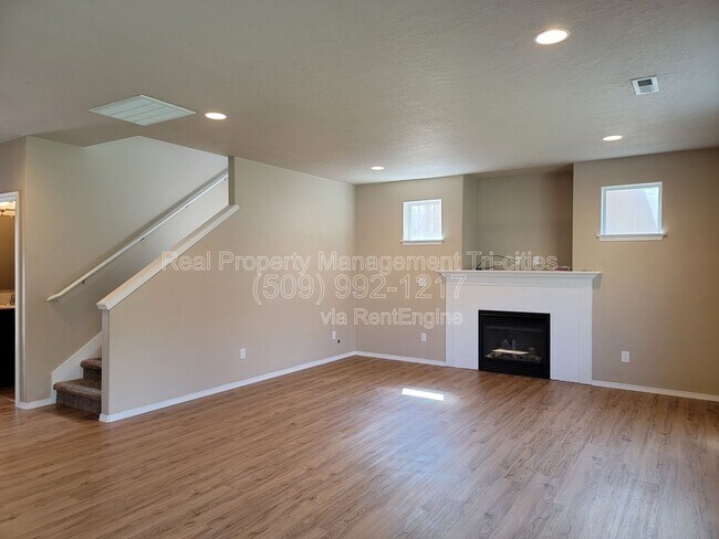 Building Photo - 533 Jordan Ln