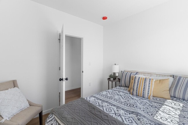 Building Photo - 409-411 Novelty St