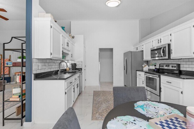 Building Photo - 2442 Raider Ln