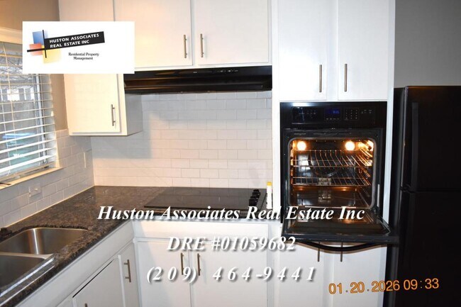 Building Photo - 7120 Inglewood Ave