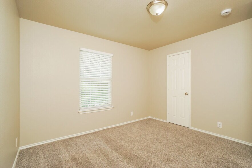 Building Photo - 5523 Red Canyon