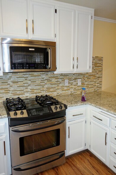 Building Photo - 983 Hacienda Circle