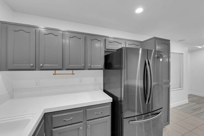 Building Photo - Large 3 bedroom, 2.5 bath house/ New Upgrades