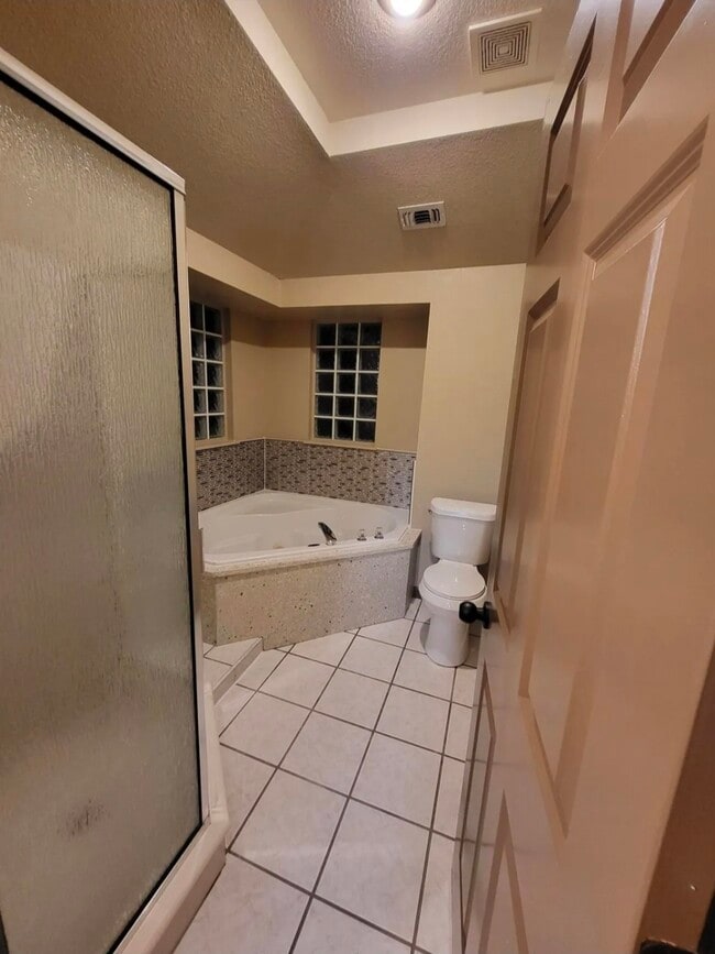 Building Photo - 514 Mission Arch Dr