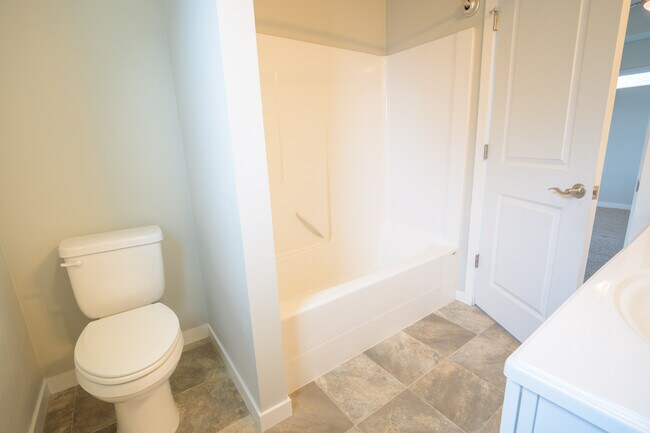 Building Photo - 423 Hollyhock Ln