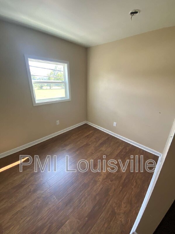 Building Photo - 1302 Main St