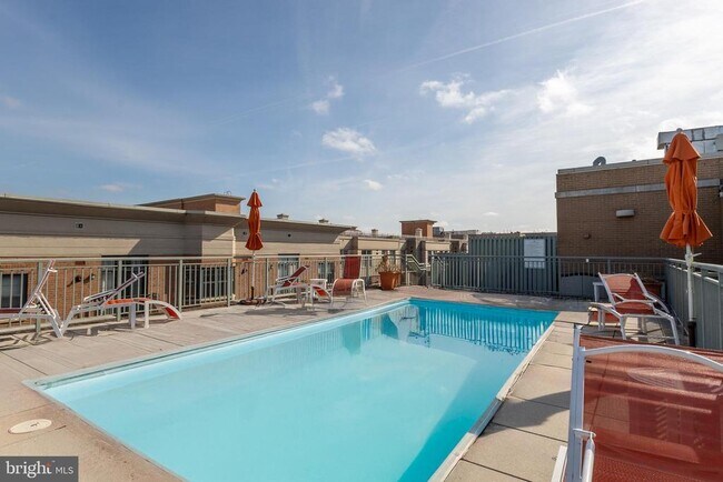 Building Photo - 2425 L St NW