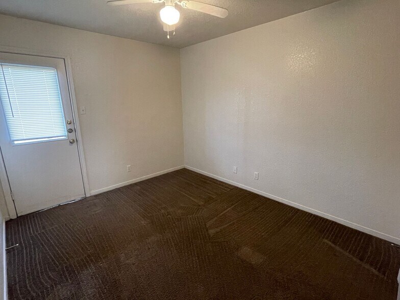 Building Photo - 1109 Circle M Dr