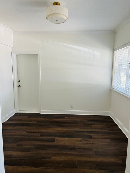Office/den - 6446 Dartmouth Ave N