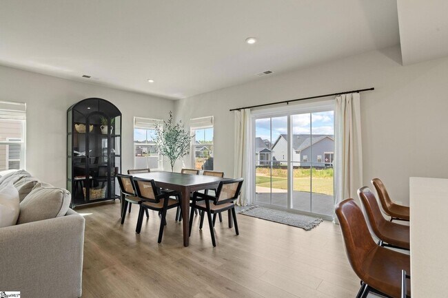 Building Photo - 680 Lady Fern Dr