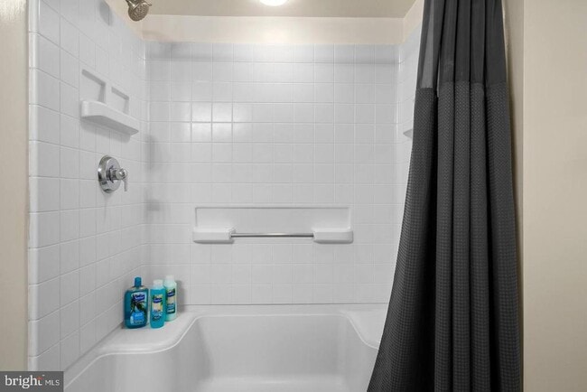 Building Photo - 5400 Williamsburg Blvd