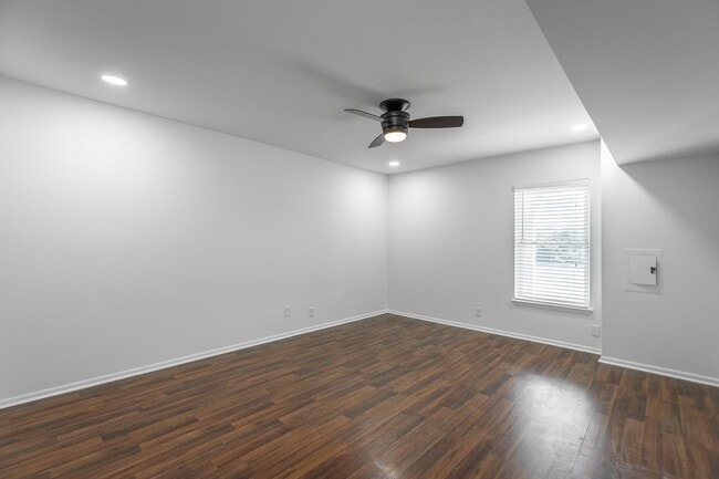Building Photo - 2 Bedroom 2 Bath in Northshore