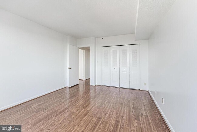Building Photo - 3713 S George Mason Dr
