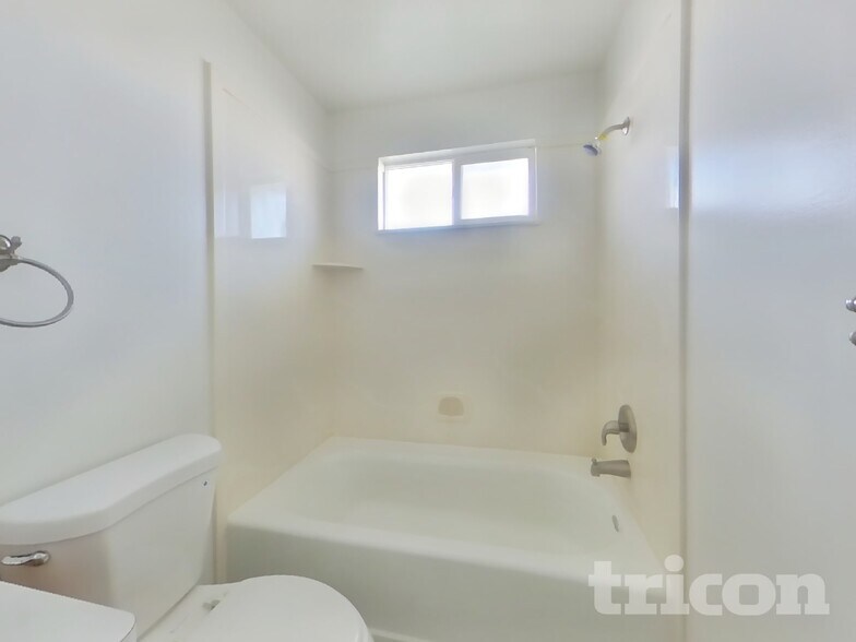 Building Photo - 5447 Midland Dr