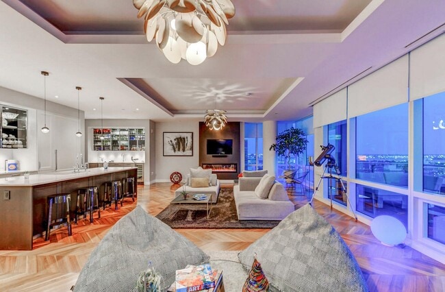 Building Photo - 300 International Drive