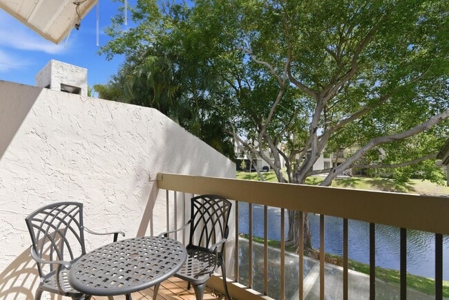 Building Photo - 6075 Glendale Dr