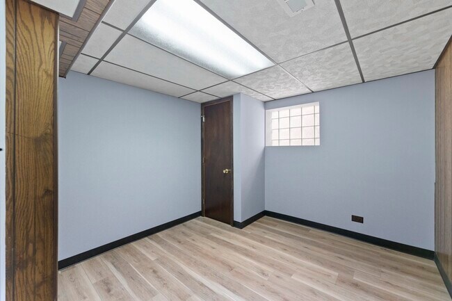 Building Photo - 5534 S Natoma Ave