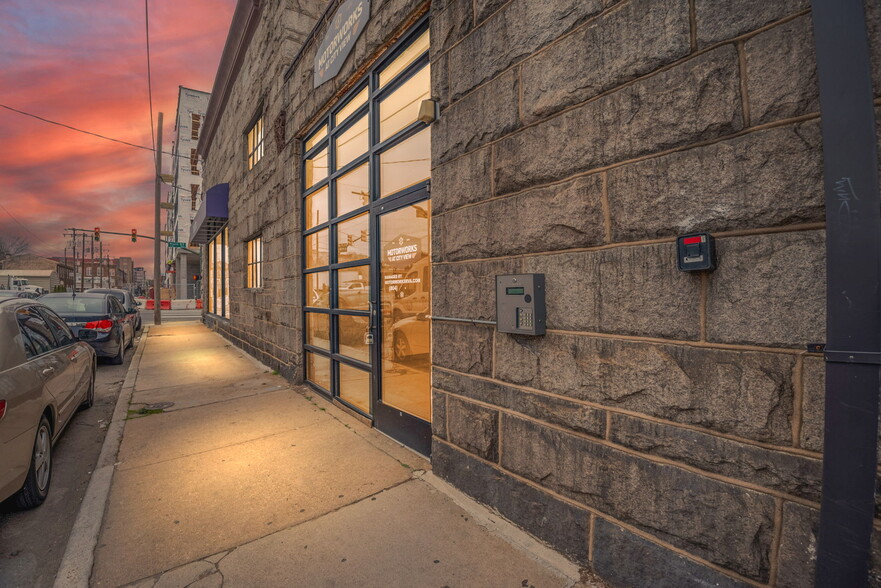 Building Photo - 7th Street Lofts