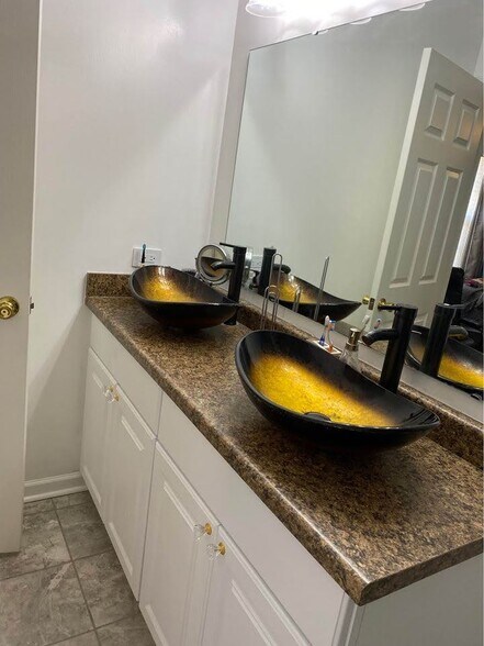 En suite bathroom - 1214 Berkeley St