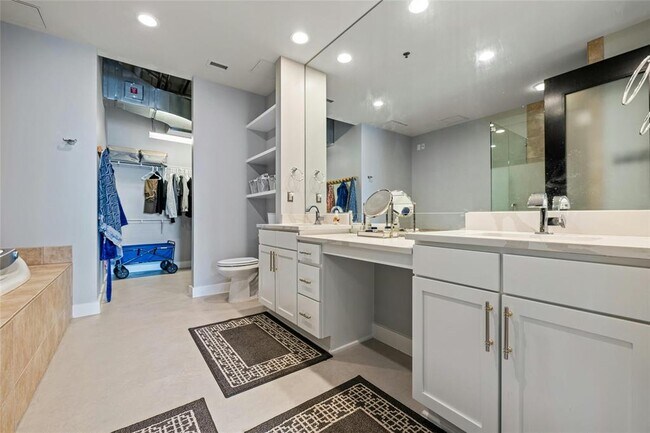 Building Photo - 800 W 5th St