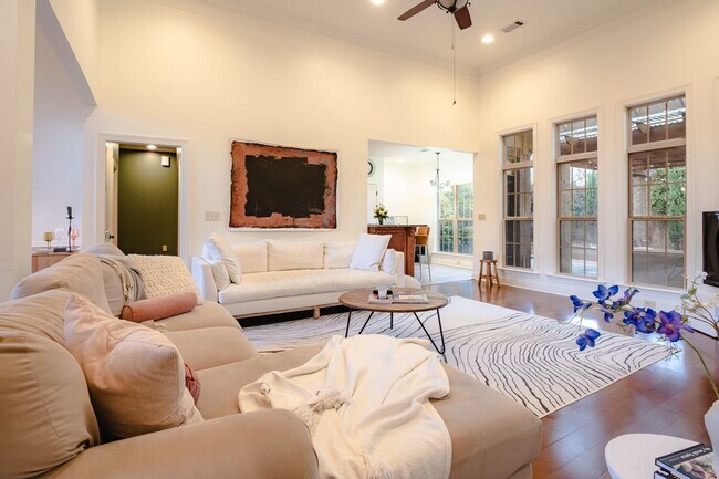 Building Photo - 154 Solamere Ln