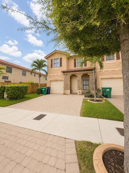 Building Photo - 16320 SW 71st Ter